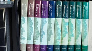 GRATIS. Encyclopedie van de Wereldliteratuur, 10 delen e.a.