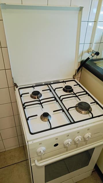 Vrijstaand gasfornuis met oven - Gebruikt