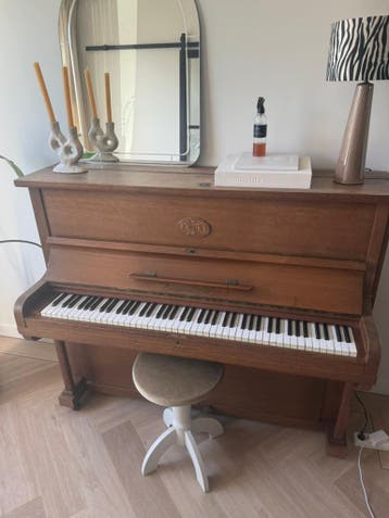 Piano incl. kruk!