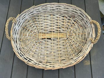 Gevoochtend mand, circa 40 cm breed