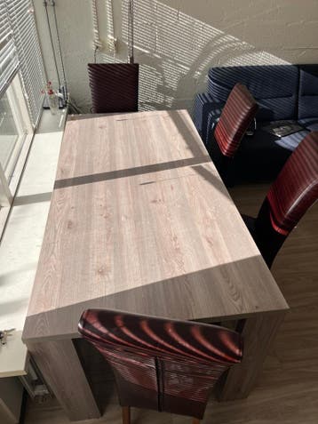 Houten eettafel