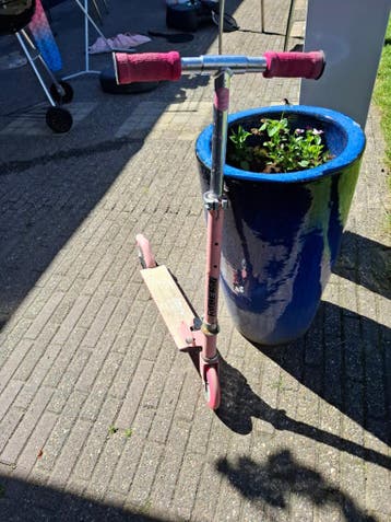 Roze kinderstep - Gebruikt maar functioneel