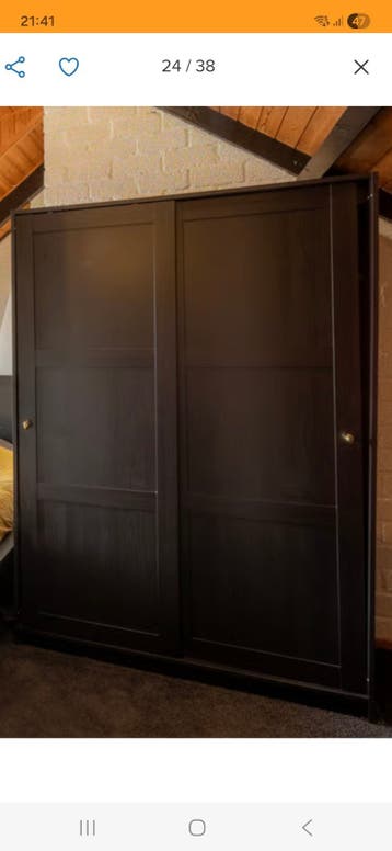 Complete zwarte Ikea slaapkamer: bed, kast, nachtkastje