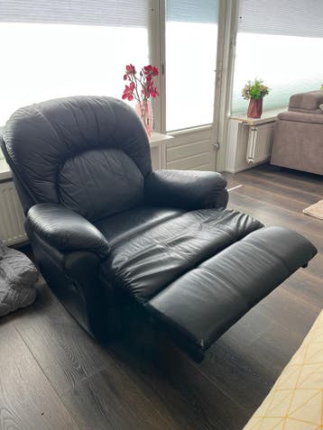 Mooie zwarte relaxstoel gratis af te halen