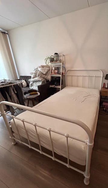 Gratis: wit twijfelaar bed (120x200cm) met lattenbodem