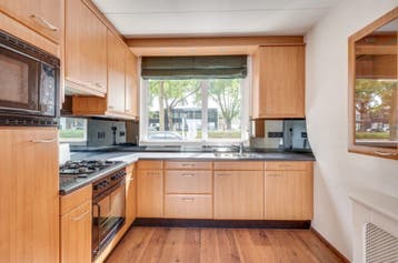 Kitchen with appliances available for free