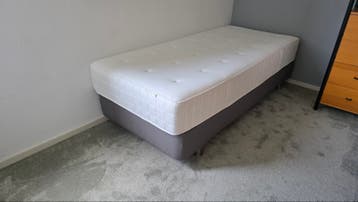 Gratis af te halen: Ikea eenpersoonsbed met matras (90x200)