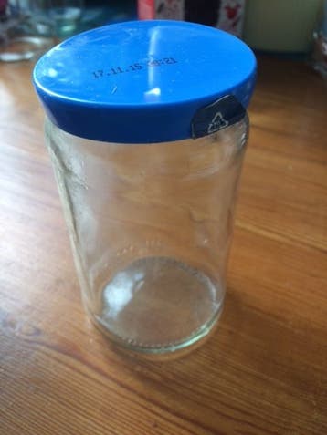 gratis ophalen 4 glazen potjes met plastic deksel
