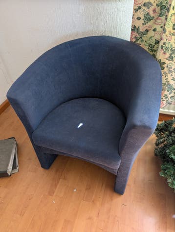 Gratis blauwe stoel ophalen in Wijk Hogeland