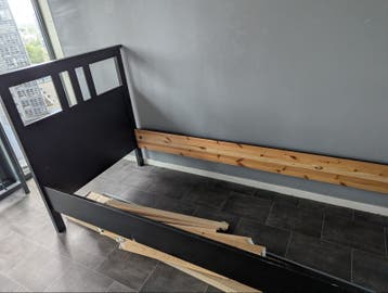Gratis eenpersoonsbed met matras, zwart, 90x200 cm