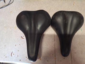 Twee comfortabele fietszadels -