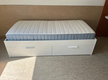 Ikea ladenbed 90 * 200 gratis is in Keurige staat!