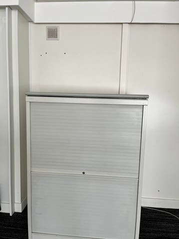 Metalen roldeur kast