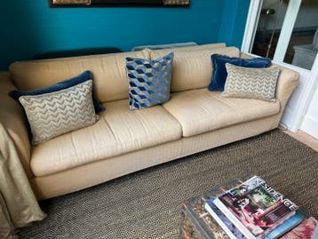 Gratis af te halen: Ruime bank (250x100x65 cm)