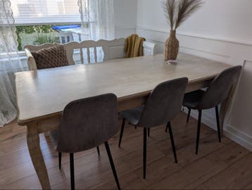 Eetkamertafel met 3 stoelen