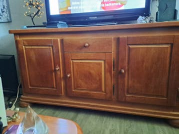Massief houten dressoir met lades en deuren