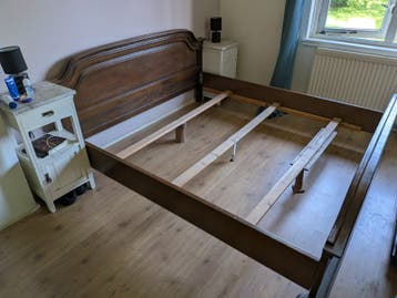 Degelijk massief houten tweepersoonsbed 180x200