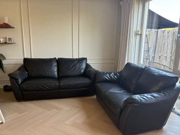 Twee zwarte leren banken (200 cm en 170 cm)