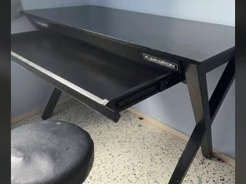 Zwart bureau met uitschuifbaar blad - gratis af te halen