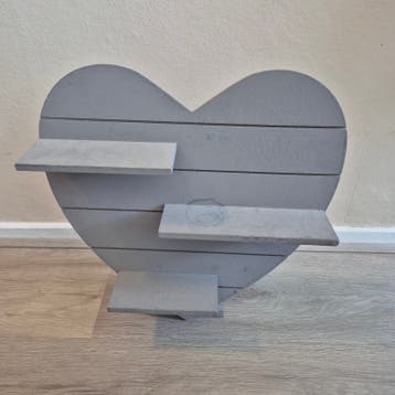 Hartvormig decoratief rekje met planken