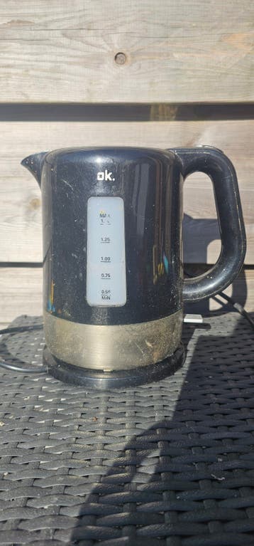 OK. Waterkoker - Werkt nog goed, moet schoongemaakt worden