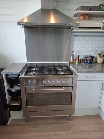 Aristston gasfornuis met oven en afzuigkap