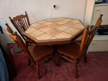 Eiken tafel met 4 stoelen