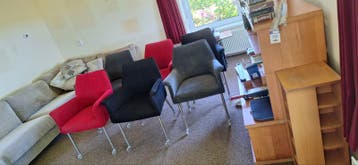 Set van 6 stoelen: 2 rood, 2 zwart, 2 grijs