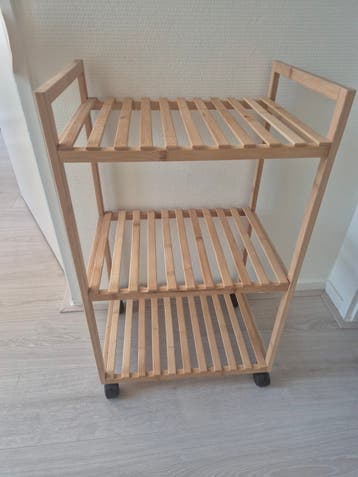 Bamboe rek met 3 planken en wieltjes