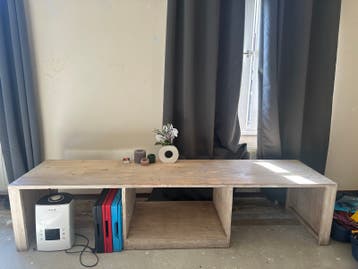 Gratis houten tv-kast wegens verhuizing