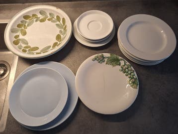 Diverse borden en schalen - Gebruikt servies