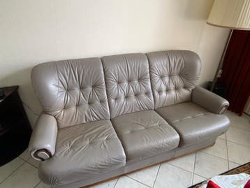 Comfortabele 3-zitsbank van leer GRATIS