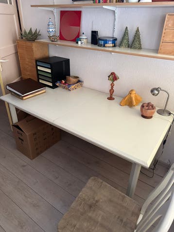 Gratis: witte uitschuiftafel