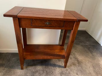 Houten bijzettafel met lade en plank