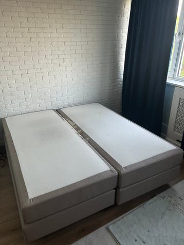 Gratis beige tweepersoon bed