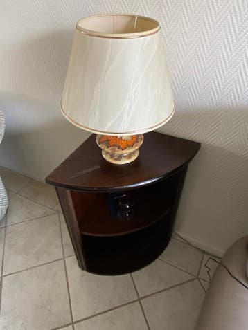 GRATIS Vintage hoektafel met lamp