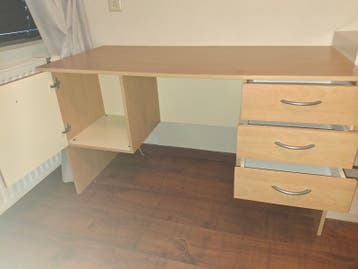 Bureau spaanplaat