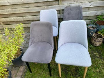 4 Gebruikte stoelen (2 donkergrijs, 2 lichtgrijs) - Gratis