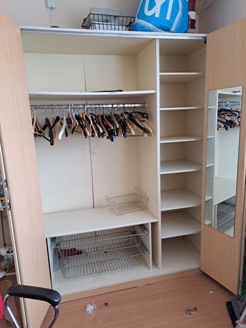 Eikenhouten buffetkast met vitrine en lades