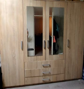 GRATIS!! 4-deurs kast met spiegel en lades