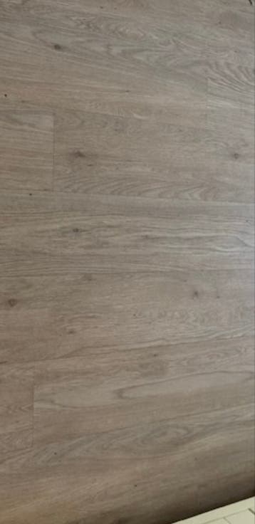 Gratis: 40m² kliklaminaat licht eiken + ondervloer