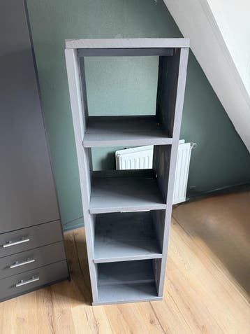 Te koop grijze steigerhouten vakkenkast
