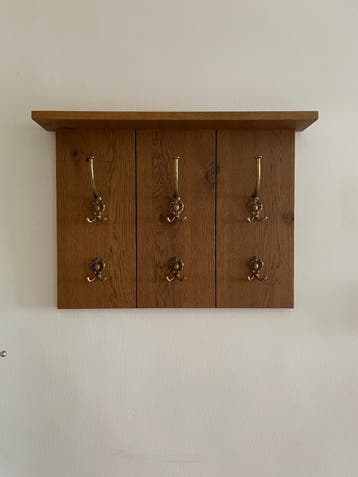 Houten wandkapstok met 6 messing haken