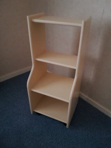 Gratis af te halen: diverse kastjes en stoelen