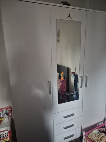 2 kledingkasten gratis op te halen!