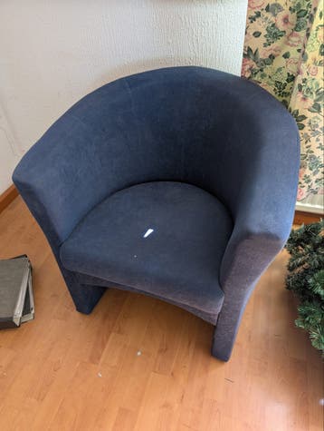Comfortabele donkerblauwe fauteuil