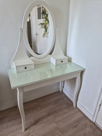 Gratis op te halen Kaptafel , goede staat,  komt van de Ikea