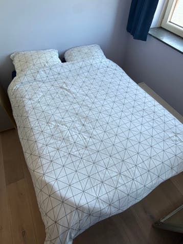 Tweepersoonsbed met matras for FREE