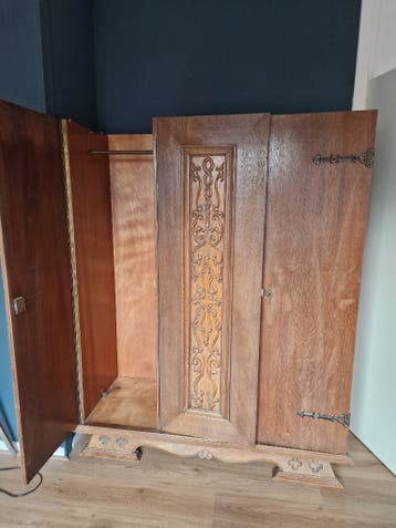 Vintage Walnotenhout Kast  / Walnut Closet