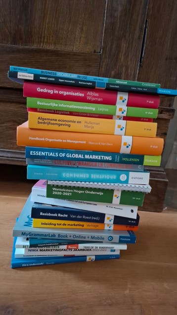 Stapel studieboeken Gratis op te halen- Business studies HBO